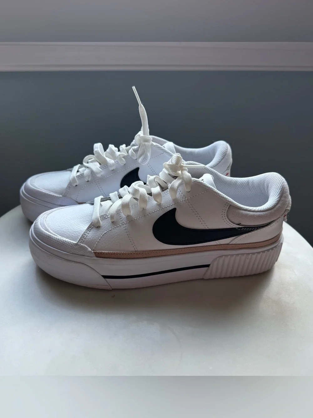 Nike court legacy lift white women’s 8 excellent condition